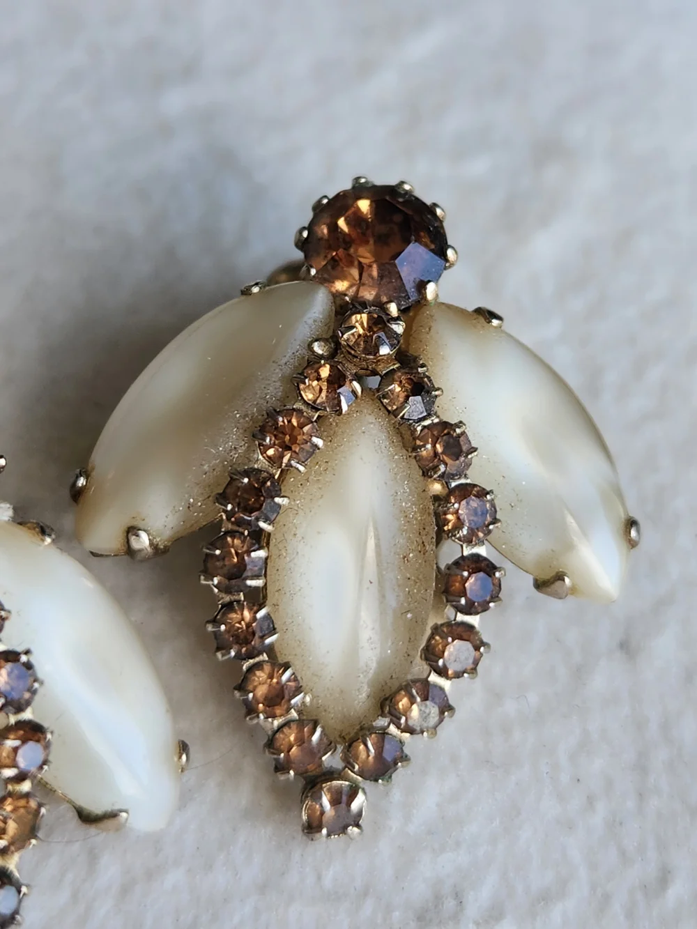 VTG Weiss Signed Satin Glass Rhinestone Clip On Earrings Topaz Amber 1950s